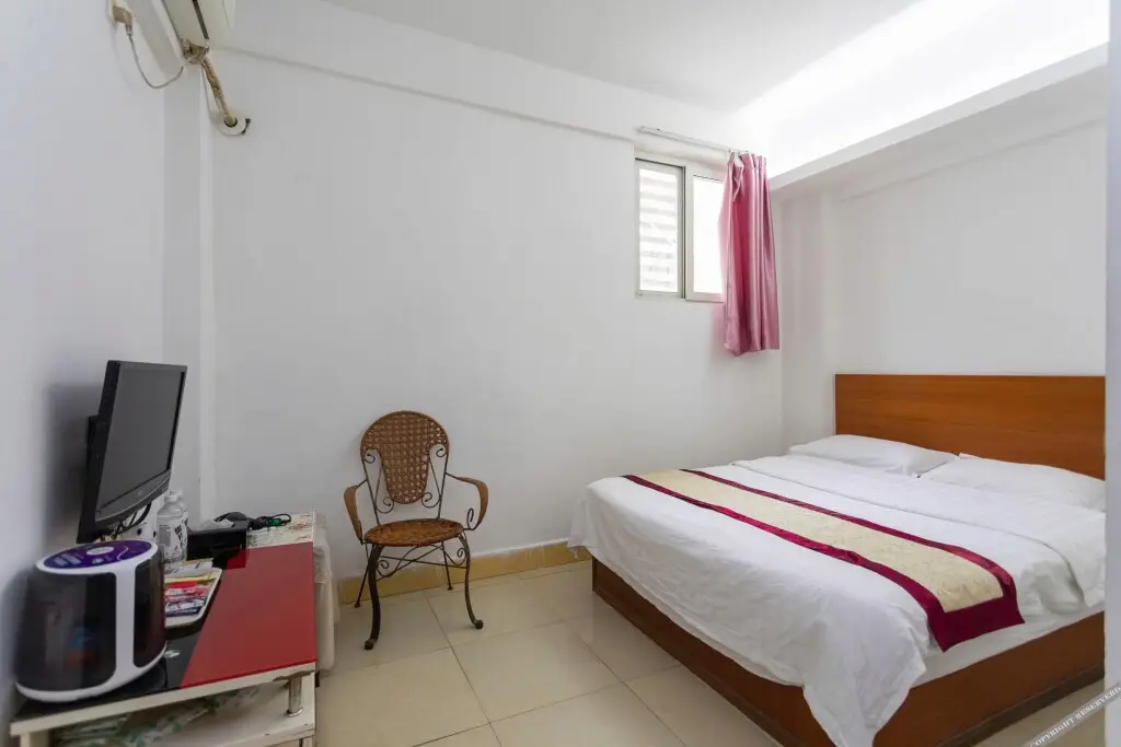 Шэньчжэнь: Shenzhen Baoan East China Business Hotel