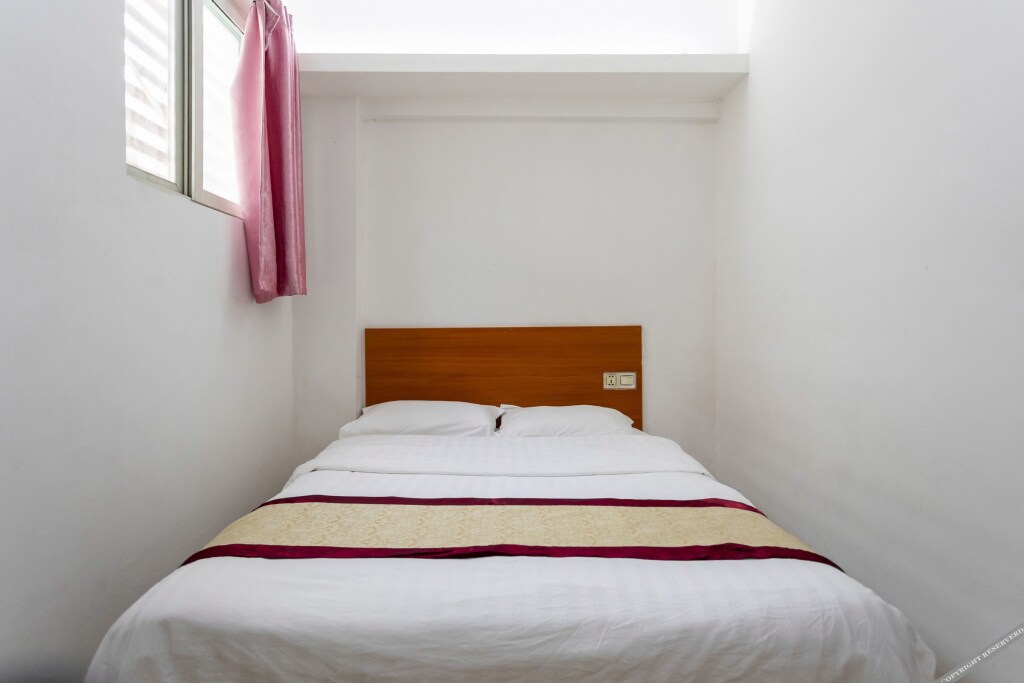 Шэньчжэнь: Shenzhen Baoan East China Business Hotel