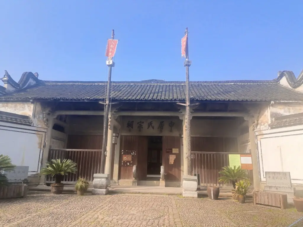 Floral·Jane Eyre B&B in Tonglu (Huahai Shop in Shenao Guzhen town) — фото 1