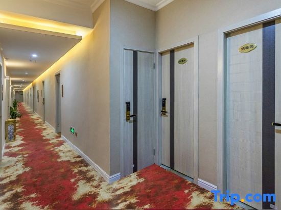 Шэньчжэнь: Le8 Chain Hotel (Shenzhen Pingdi Yicheng PARK Wal-Mart Store)