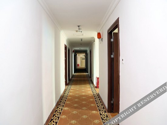 Шэньчжэнь: Le8 Chain Hotel (Shenzhen Pingdi Yicheng PARK Wal-Mart Store)