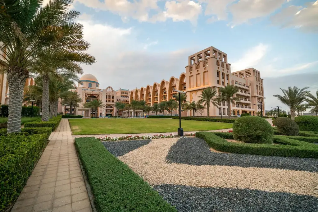 Дубай: Bright 1bd 110m2 in Palm. Pool, Gym, Beach,Parking
