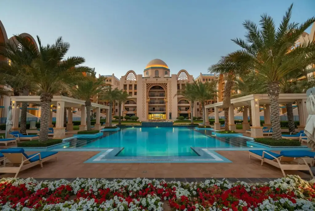 Дубай: Bright 1bd 110m2 in Palm. Pool, Gym, Beach,Parking