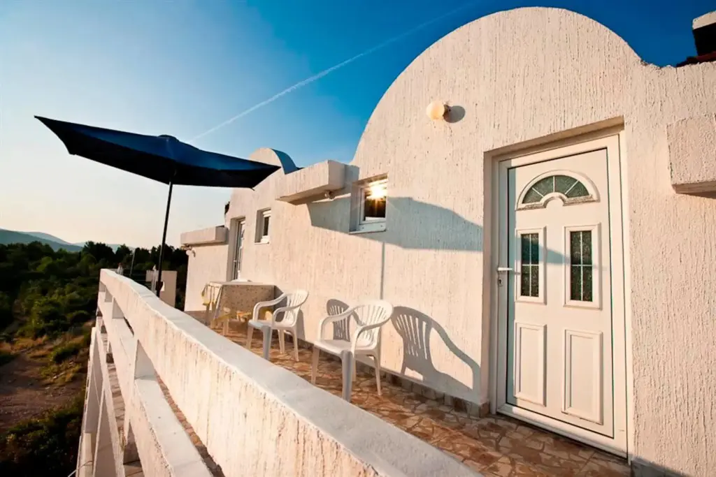 Крашичи: Standard Studio with Terrace/Balcony (2 Adults) (Adults only)