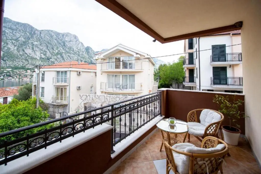 Studio Flat with Shared Pool in Prčanj Montenegro — фото 1