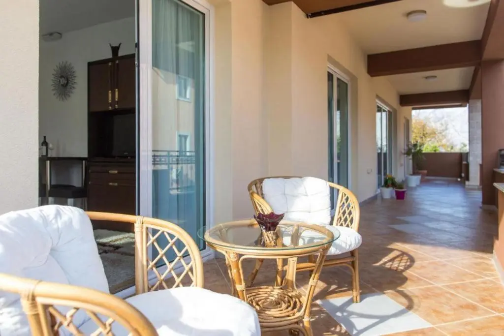 Доброта: Studio Flat with Shared Pool in Prčanj Montenegro