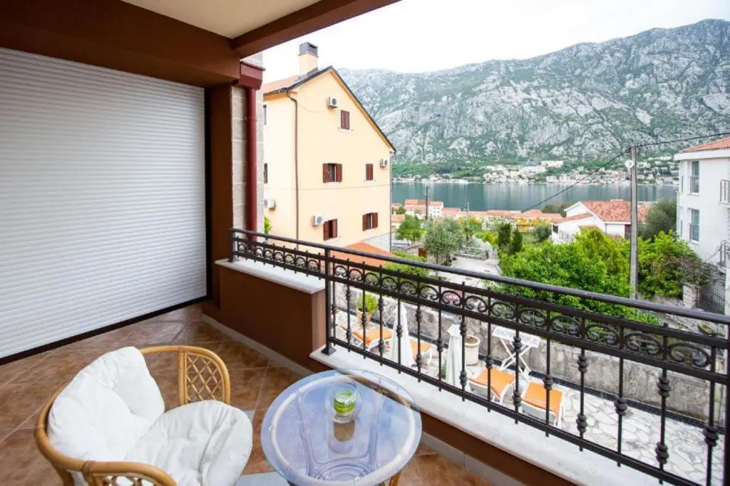 Доброта: Studio Flat with Shared Pool in Prčanj Montenegro