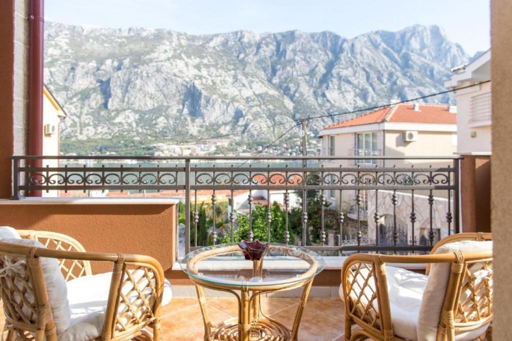 Доброта: Studio Flat with Shared Pool in Prčanj Montenegro