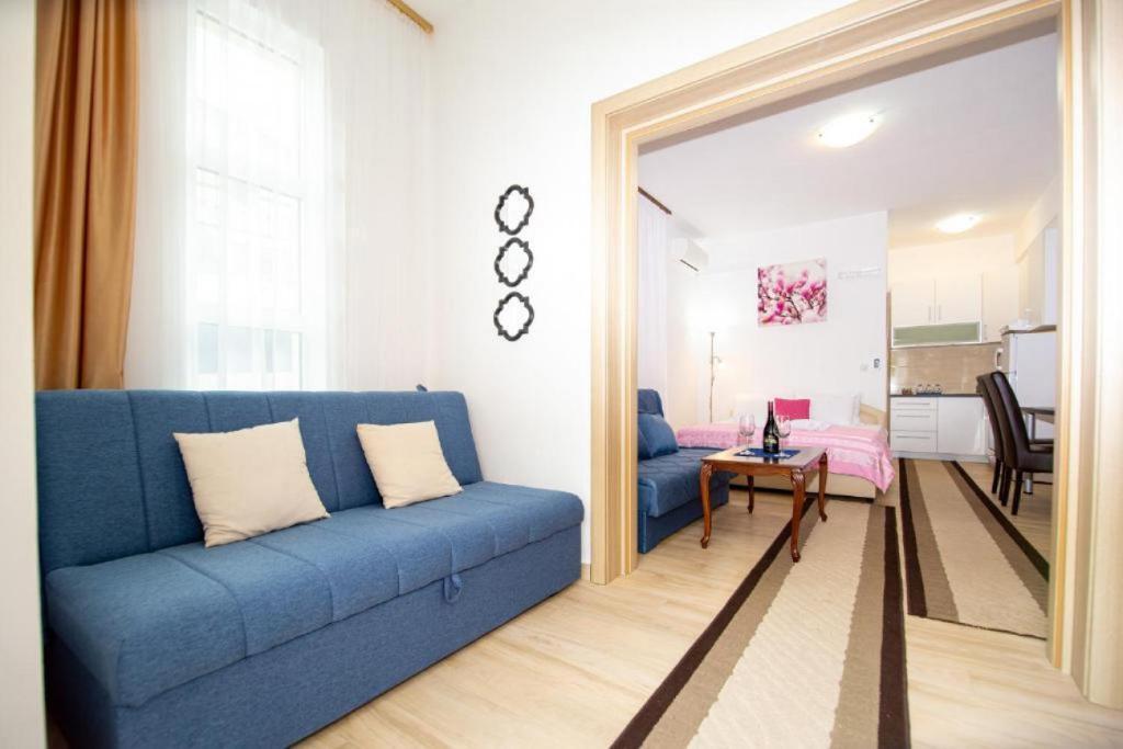 Доброта: Studio with Shared Pool in Prčanj Montenegro
