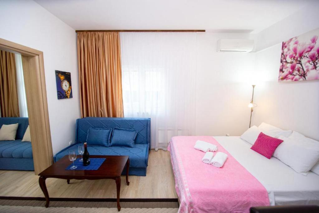 Доброта: Studio with Shared Pool in Prčanj Montenegro