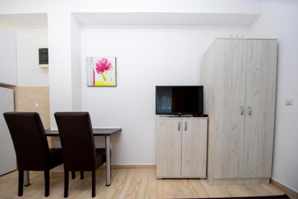 Доброта: Studio with Shared Pool in Prčanj Montenegro