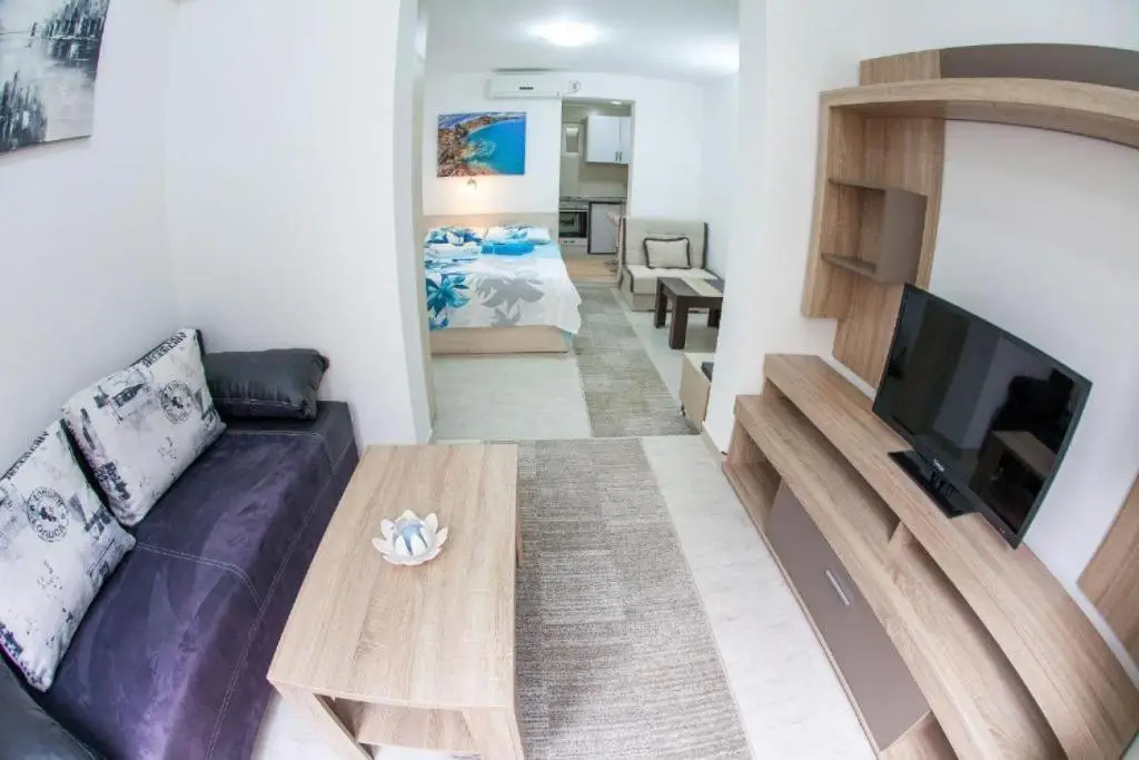 Доброта: Cozy Studio with Shared Pool in Prčanj Montenegro