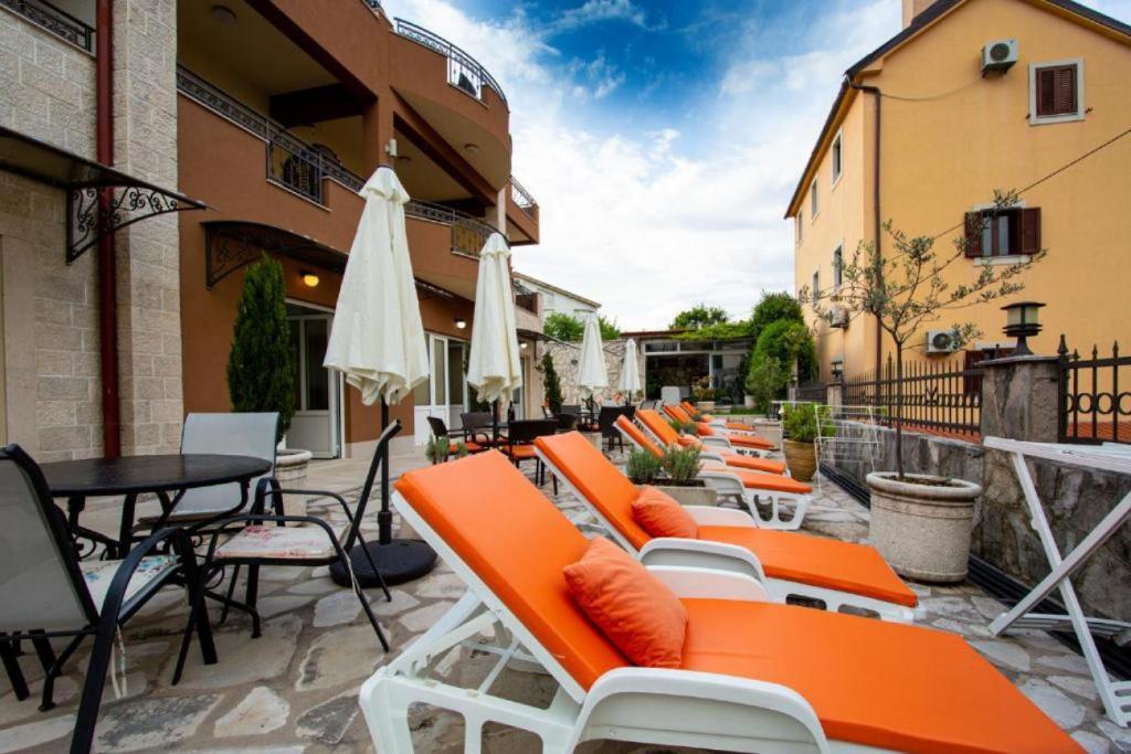 Доброта: Cozy Studio with Shared Pool in Prčanj Montenegro