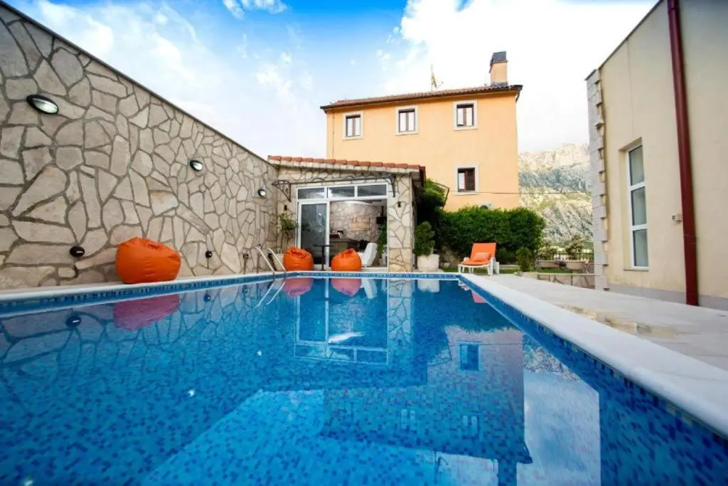 Доброта: Cozy Studio with Shared Pool in Prčanj Montenegro