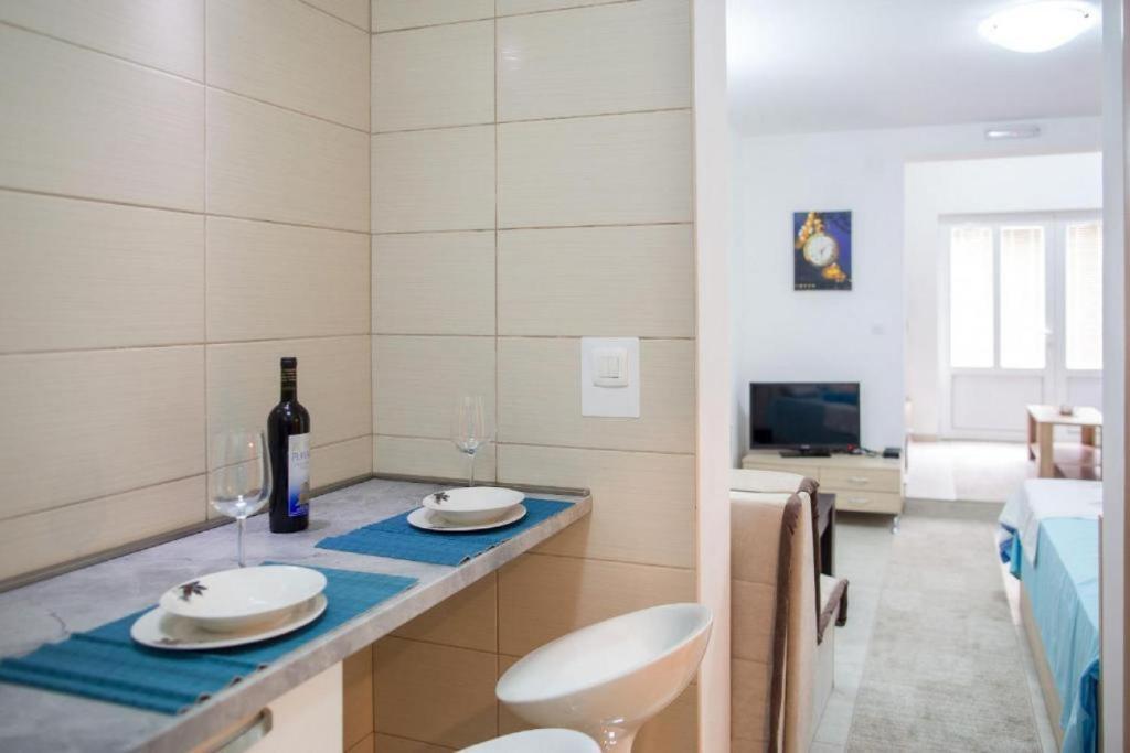 Доброта: Cozy Studio with Shared Pool in Prčanj Montenegro