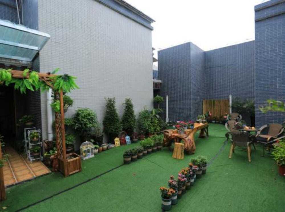 Чжанцзяцзе: Flower House