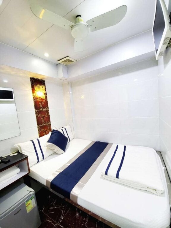 Гонконг: New Las Vegas Guest House 5F