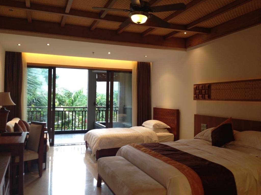 Hainan Qixian Yaochi Springs Resort — фото 1