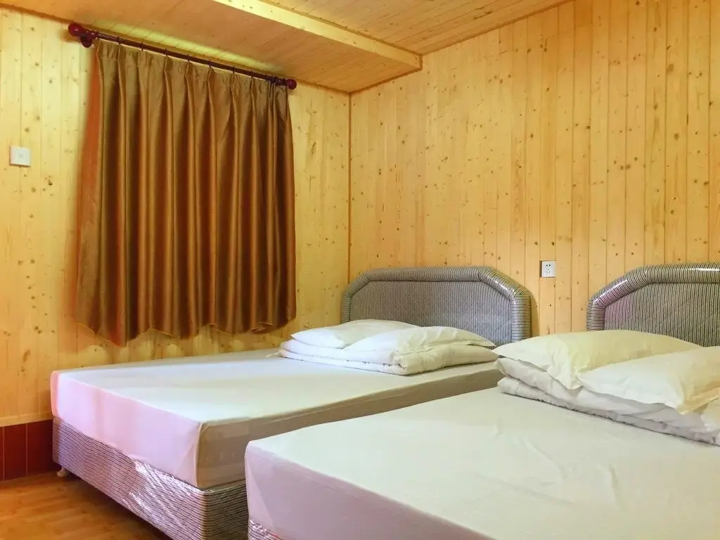 Шэньчжэнь: Shenzhen Xiyong Sea Silver Wooden House Resort