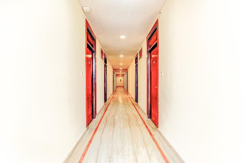 Нью-Дели: Vishwakarma Palace by OYO Rooms