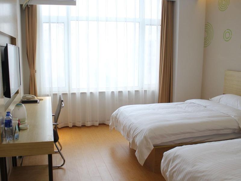 Далянь: GreenTree Inn Dalian North Railway Station Express