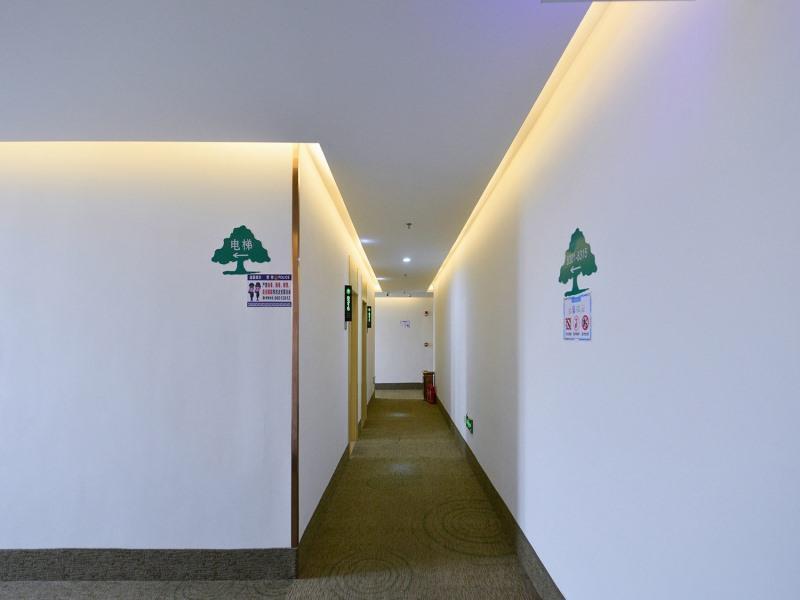 Далянь: GreenTree Inn Dalian North Railway Station Express