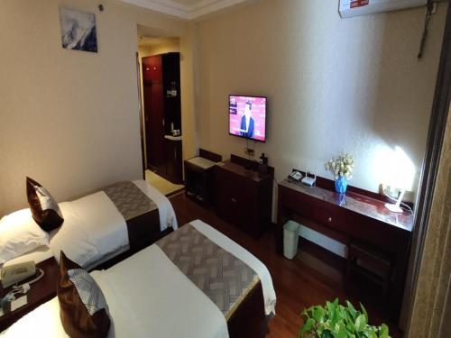 Цзюцюань: GreenTree Inn Gansu Jiuquan Guazhou Zhangzhi Park Express Hotel