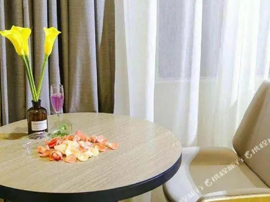 Чжэнчжоу: IU Hotels Zhengzhou Zhengdong New District The First Affiliated Hospital of Zhengzhou University