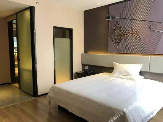 Чжэнчжоу: IU Hotels Zhengzhou Zhengdong New District The First Affiliated Hospital of Zhengzhou University