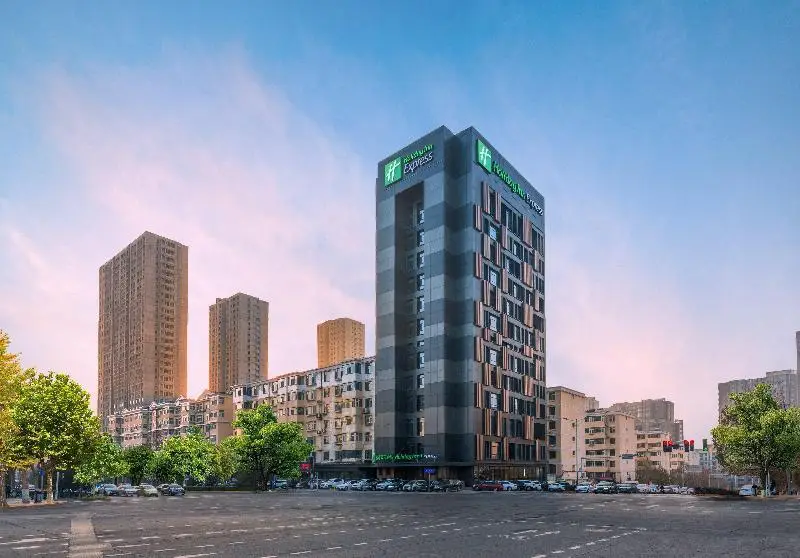 Holiday Inn Express Yangquan City Center — фото 1