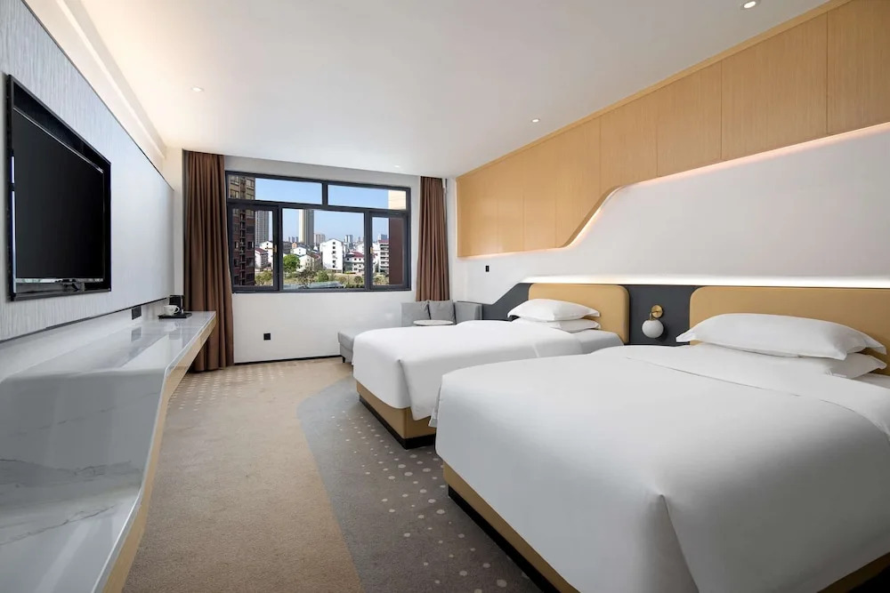 Юэян: Microtel by Wyndham Miluo Downtown Hotel