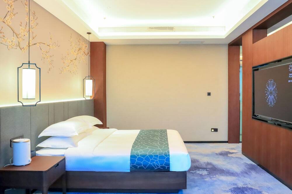 Yun Ray Phoenix Hotel — фото 1
