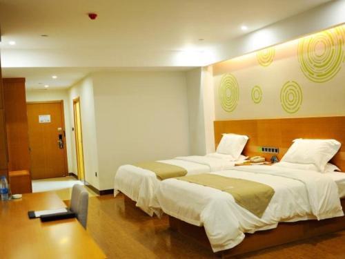 GreenTree Inn Zhenjiang Dagang New District Tonggang Road Butterfly Square Hotel — фото 1