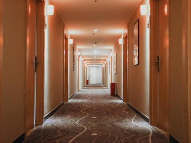 Наньчан: 7 Days PremiumNanchang Tengwangge Huacai Building