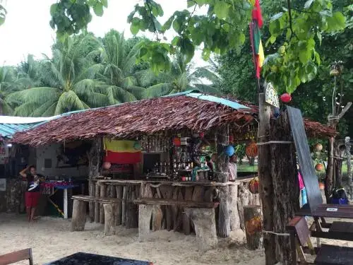 главный пляж: Sea Camp Hostel