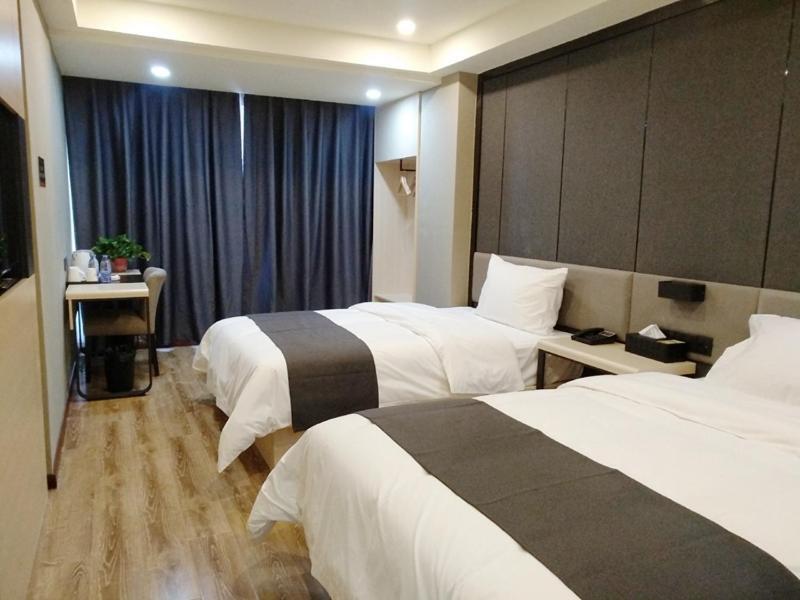 Гуангхан: Thank Inn Plus Hotel Sichuan Guangan Yuechi County Tianlong Street Store