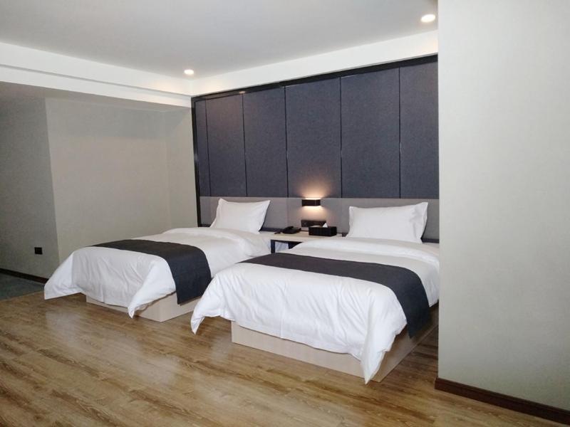 Гуангхан: Thank Inn Plus Hotel Sichuan Guangan Yuechi County Tianlong Street Store