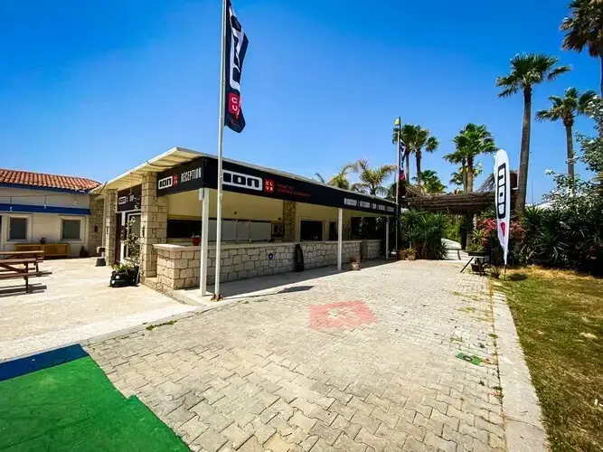 Чешме: Ion Club Windsurf Beach
