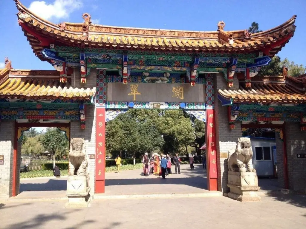 Куньмин: James Joyce Coffetel Kunming Yunnan University Cuihu
