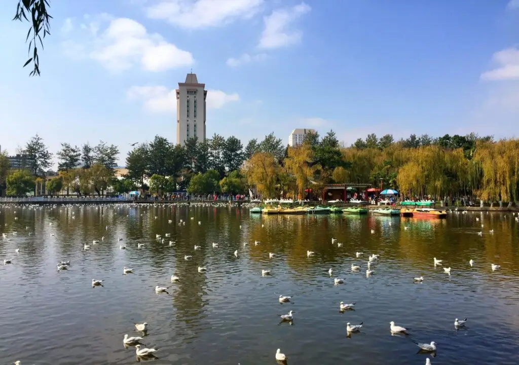 Куньмин: James Joyce Coffetel Kunming Yunnan University Cuihu