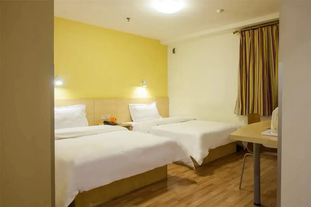 Чэнду: 7Days Inn Chengdu Xindu Xuanyuan Road Station
