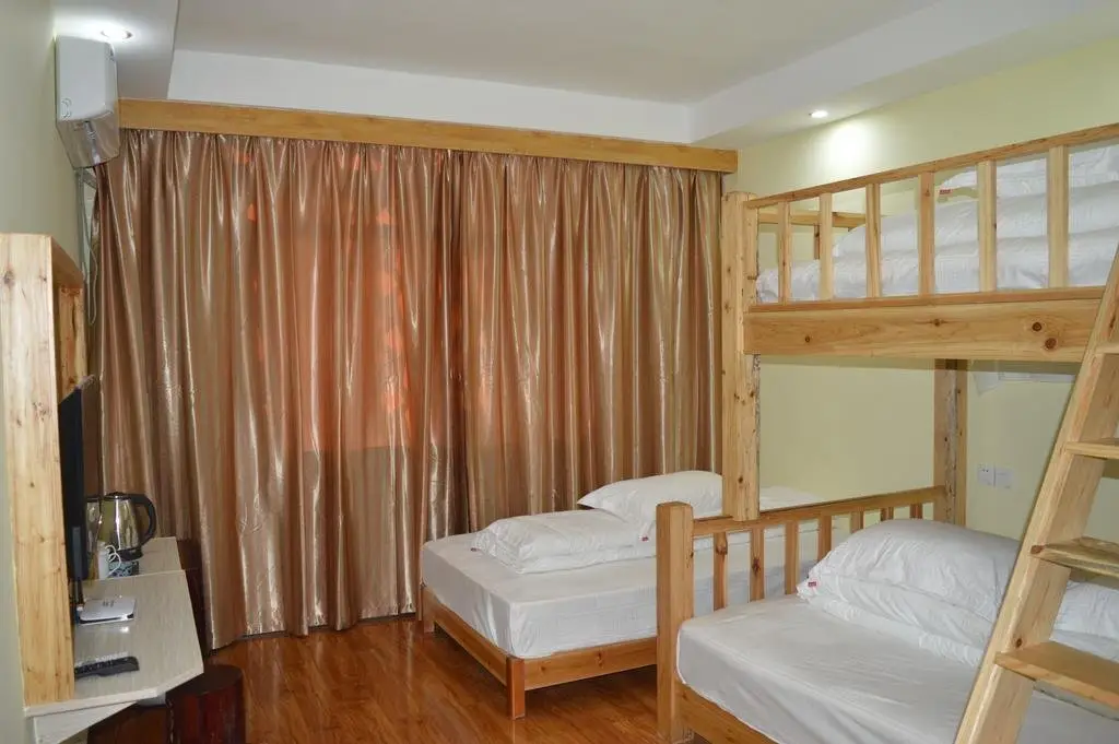 Чжанцзяцзе: Qingfengge Hostel