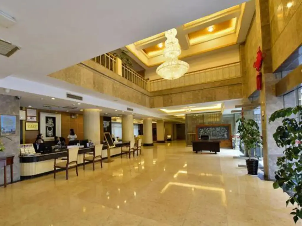 Синъи: Qianshan Holiday Hotel