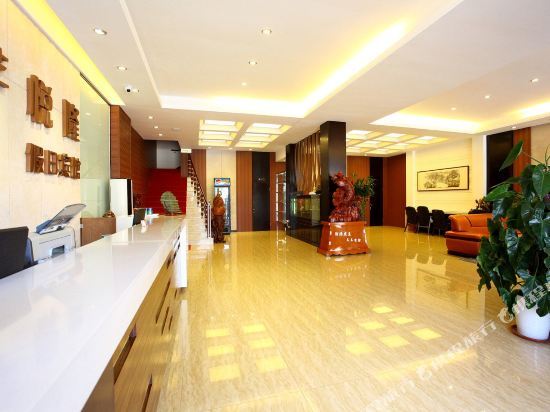 Аньпинь: Liaoyang Qianyuelong Holiday Hotel