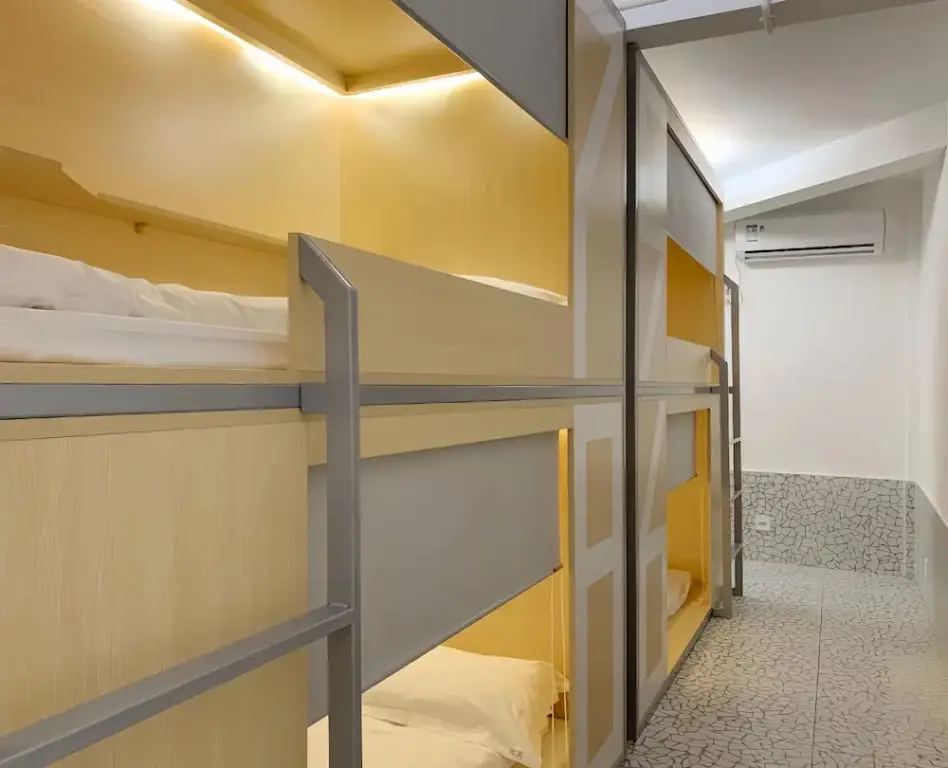Шанхай: WeFlow Hostel - Shanghai Xintiandi