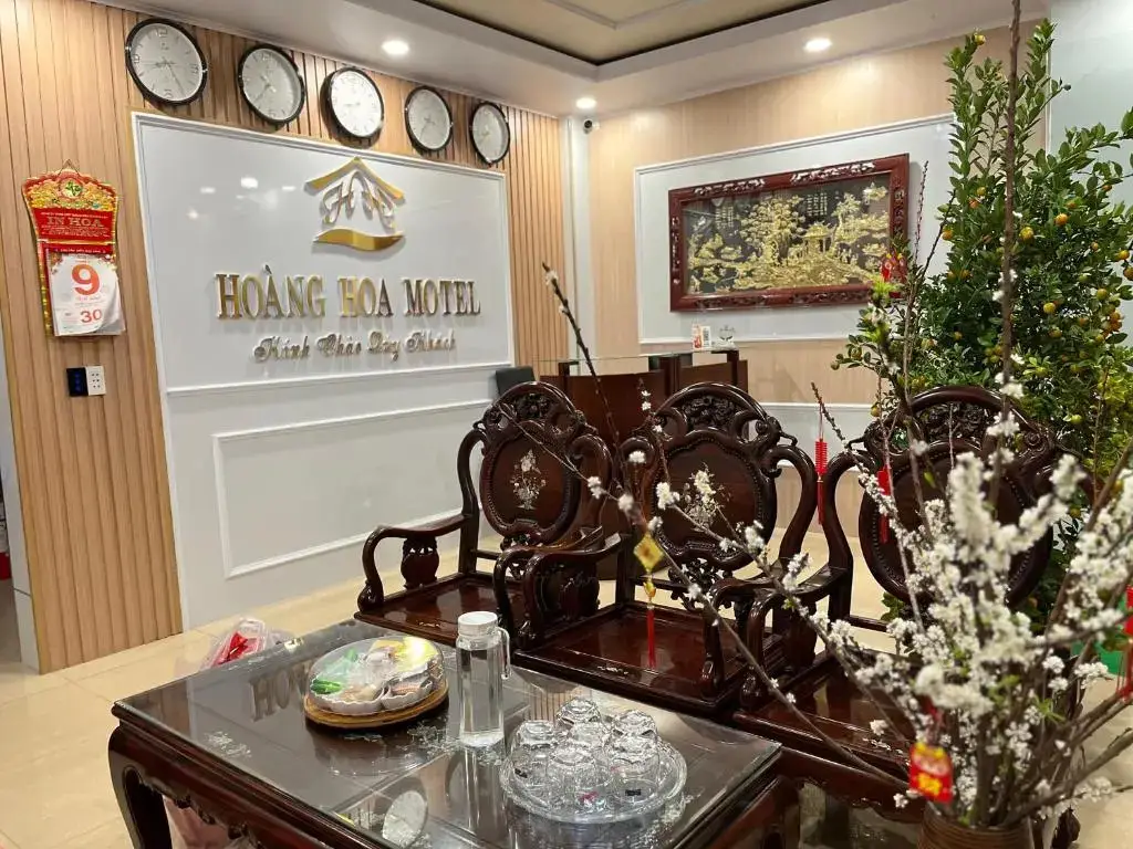 Буонматхуот: Nhà Nghỉ Hoàng Hoa