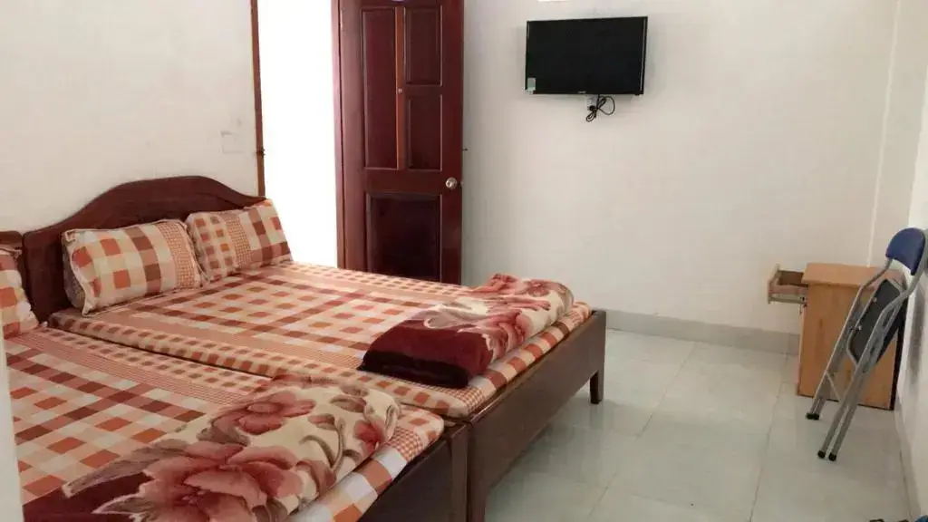 Буонматхуот: Nhà Nghỉ Hoàng Hoa