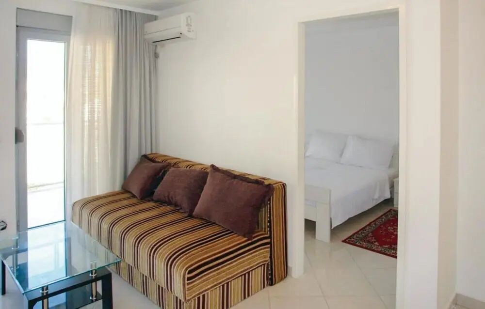Будва: Awesome Home in Budva With Wifi, 2 Bedrooms and Outdoor Swimming Pool