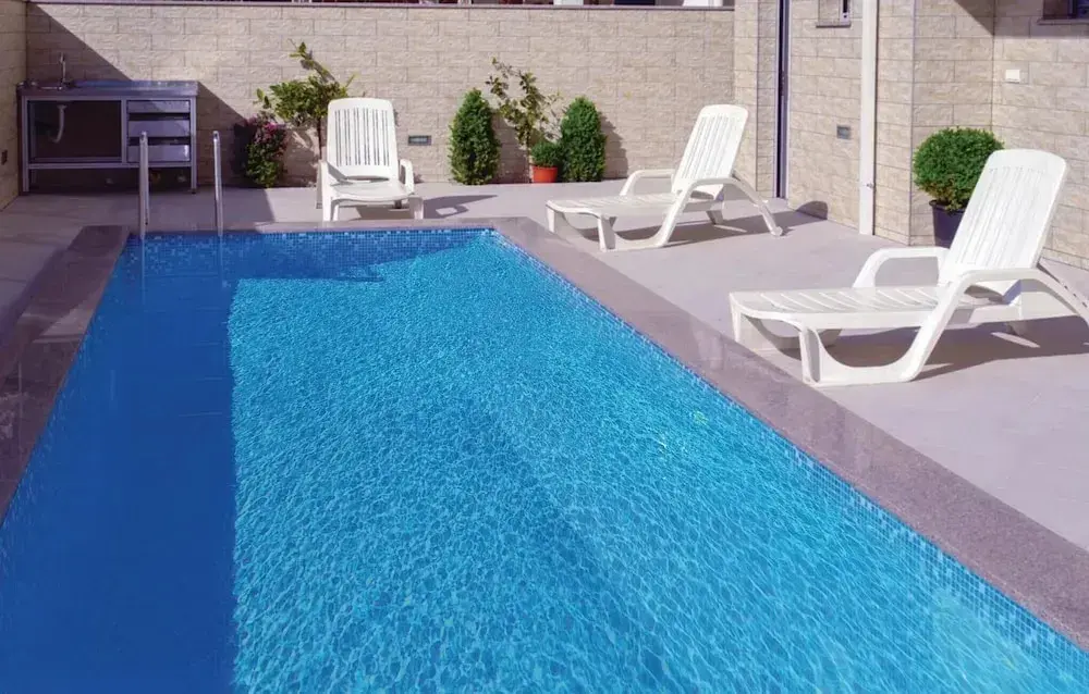 Будва: Awesome Home in Budva With Wifi, 2 Bedrooms and Outdoor Swimming Pool