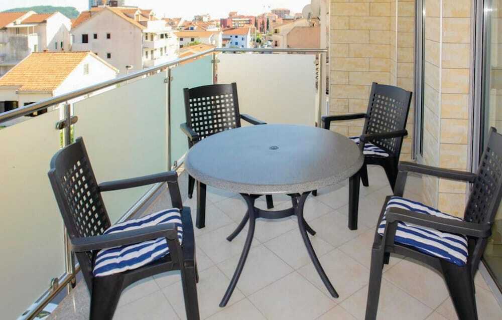 Будва: Awesome Home in Budva With Wifi, 2 Bedrooms and Outdoor Swimming Pool